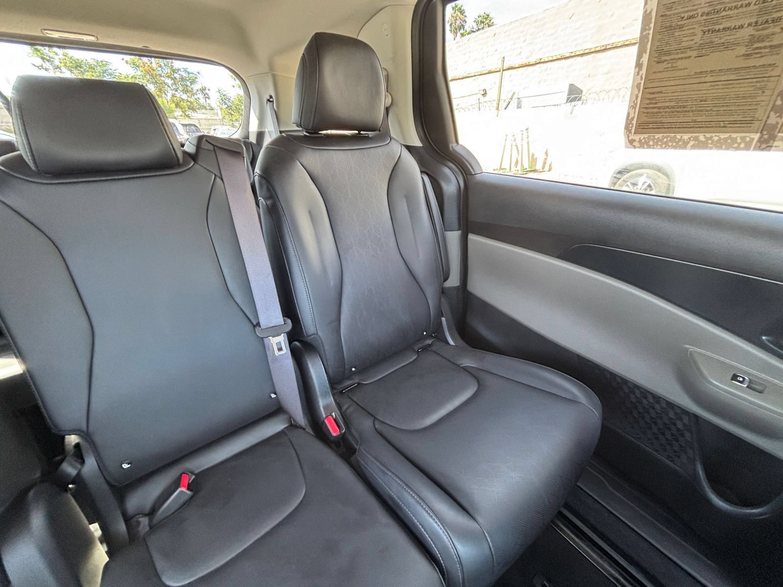 Used 2026 Kia Carnival FWD image 39