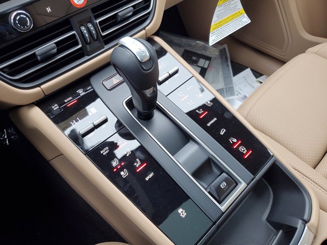 Used 2025 Porsche Macan image 36