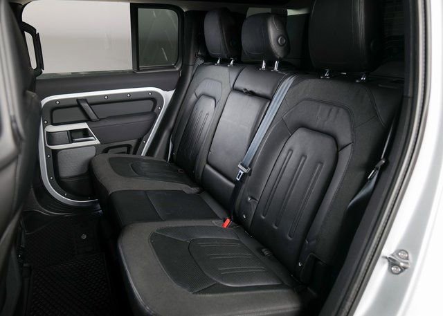Used 2020 Land Rover Defender 110 SE image 5