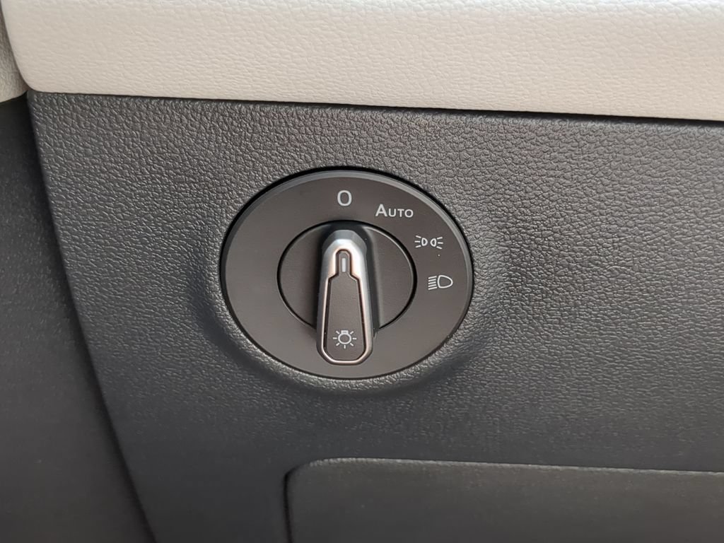 Certified 2025 Volkswagen Taos S FWD image 23