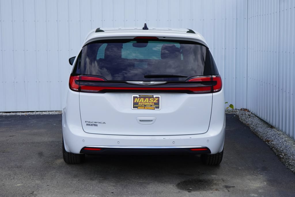 Used 2025 Chrysler Pacifica Select FWD image 5