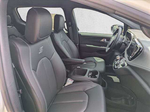 New 2026 Chrysler Pacifica Select w/ S Appearance Package FWD image 13