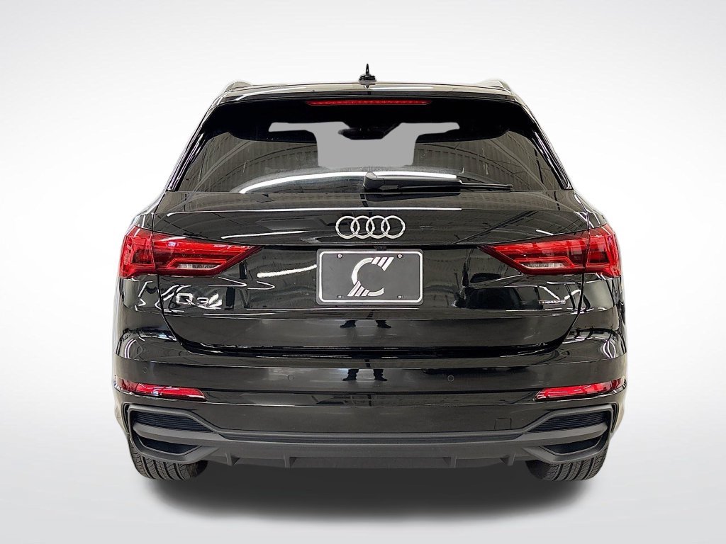 Used 2025 Audi Q3 2.0T Premium w/ Convenience Package AWD/4WD image 4