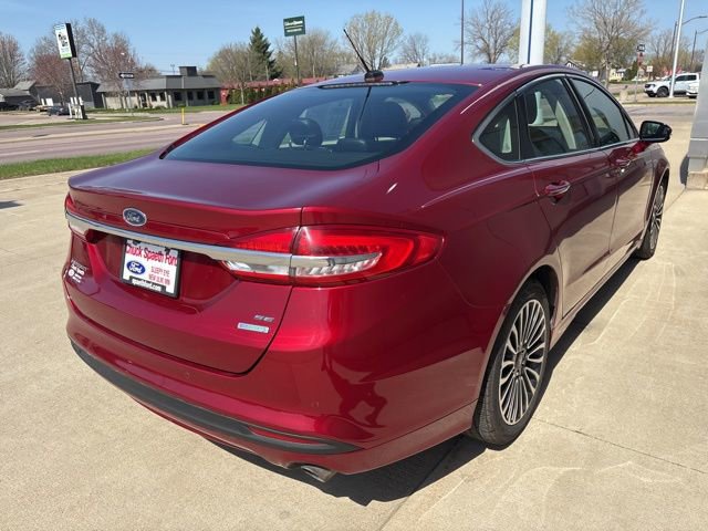 Used 2017 Ford Fusion SE w/ Fusion SE Technology Package FWD image 4