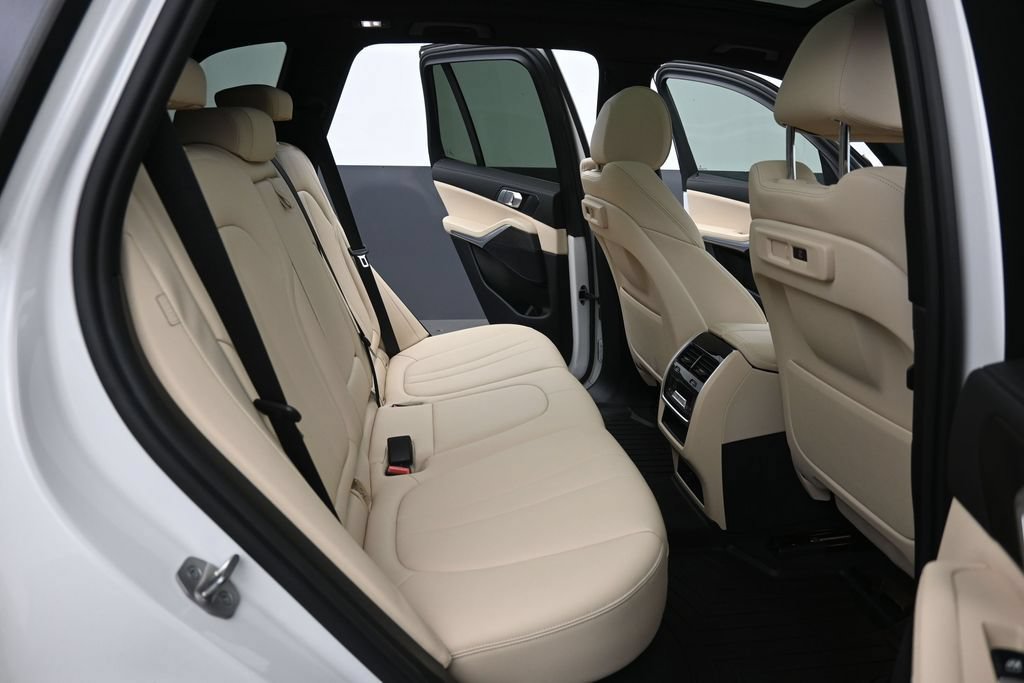 Used 2022 BMW X5 xDrive40i w/ Premium Package AWD/4WD image 10