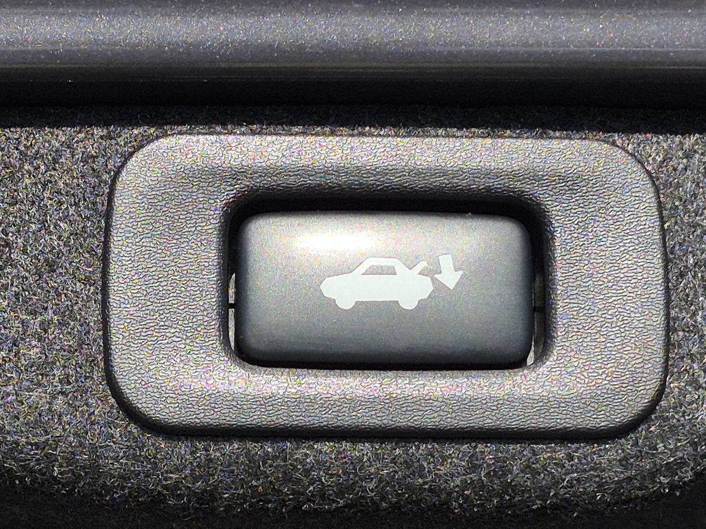 Used 2016 Lexus ES 350 w/ Luxury Package w/Wood Trim FWD image 31