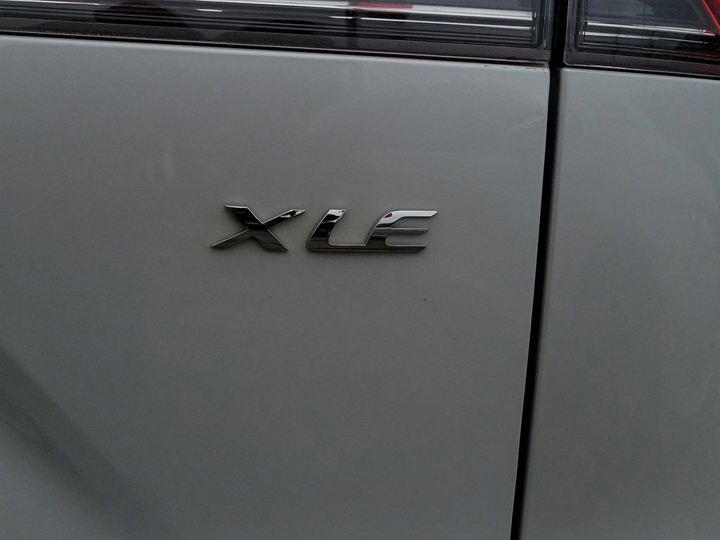 Used 2024 Toyota Corolla Cross XLE image 39