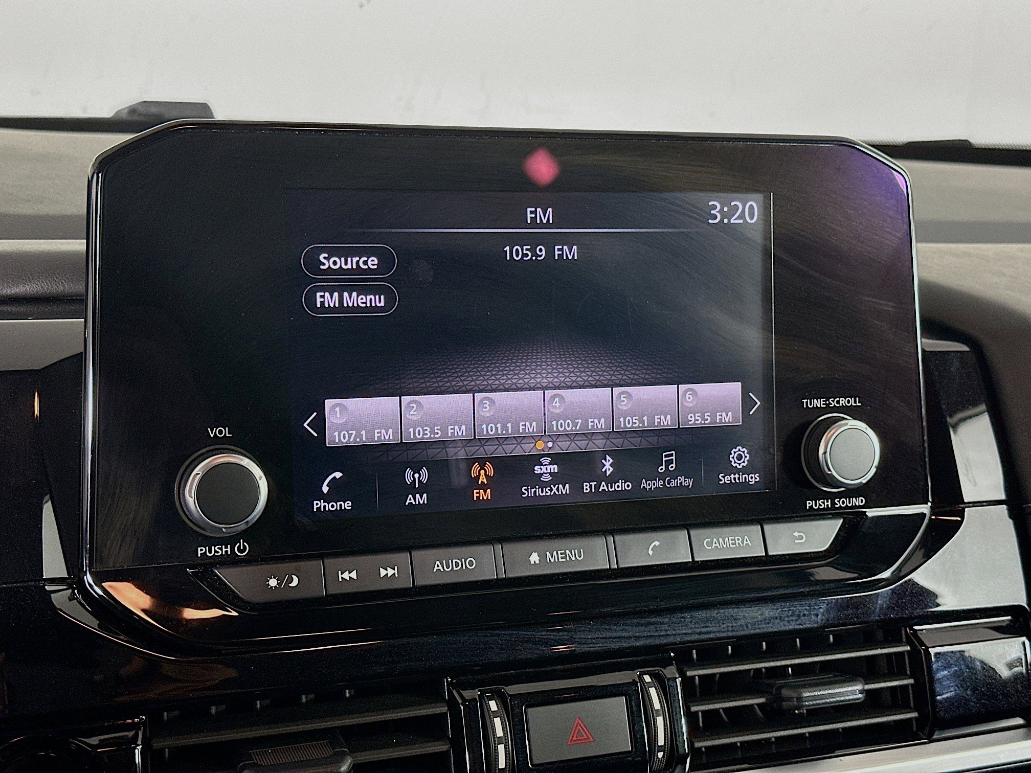 Used 2025 Nissan Pathfinder SV FWD image 21