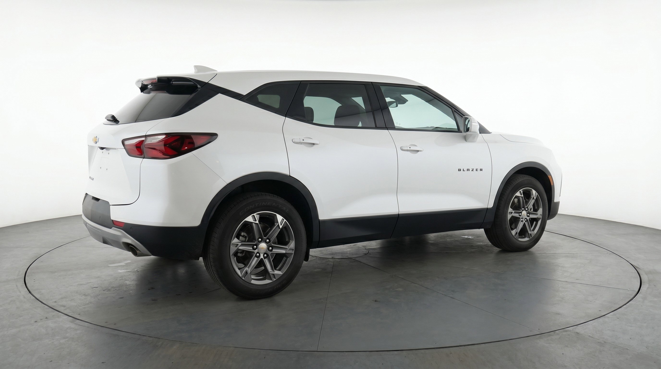 Used 2025 Chevrolet Blazer LT FWD image 9