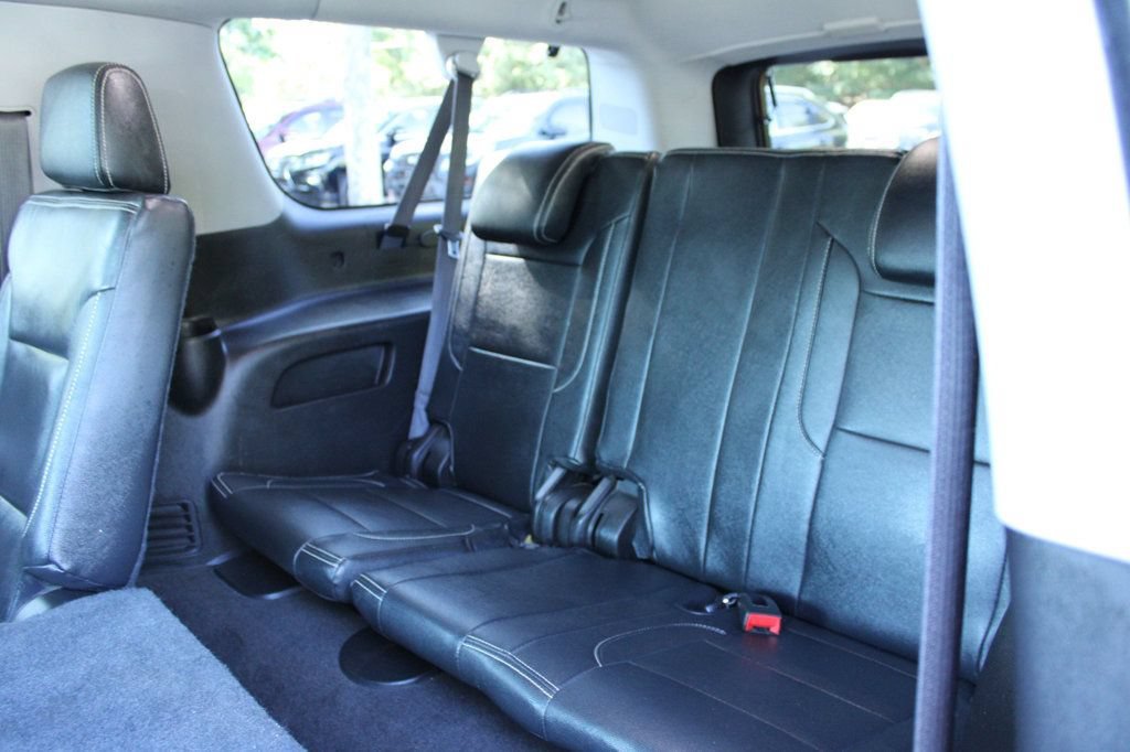 Used 2015 Chevrolet Suburban LS RWD image 32