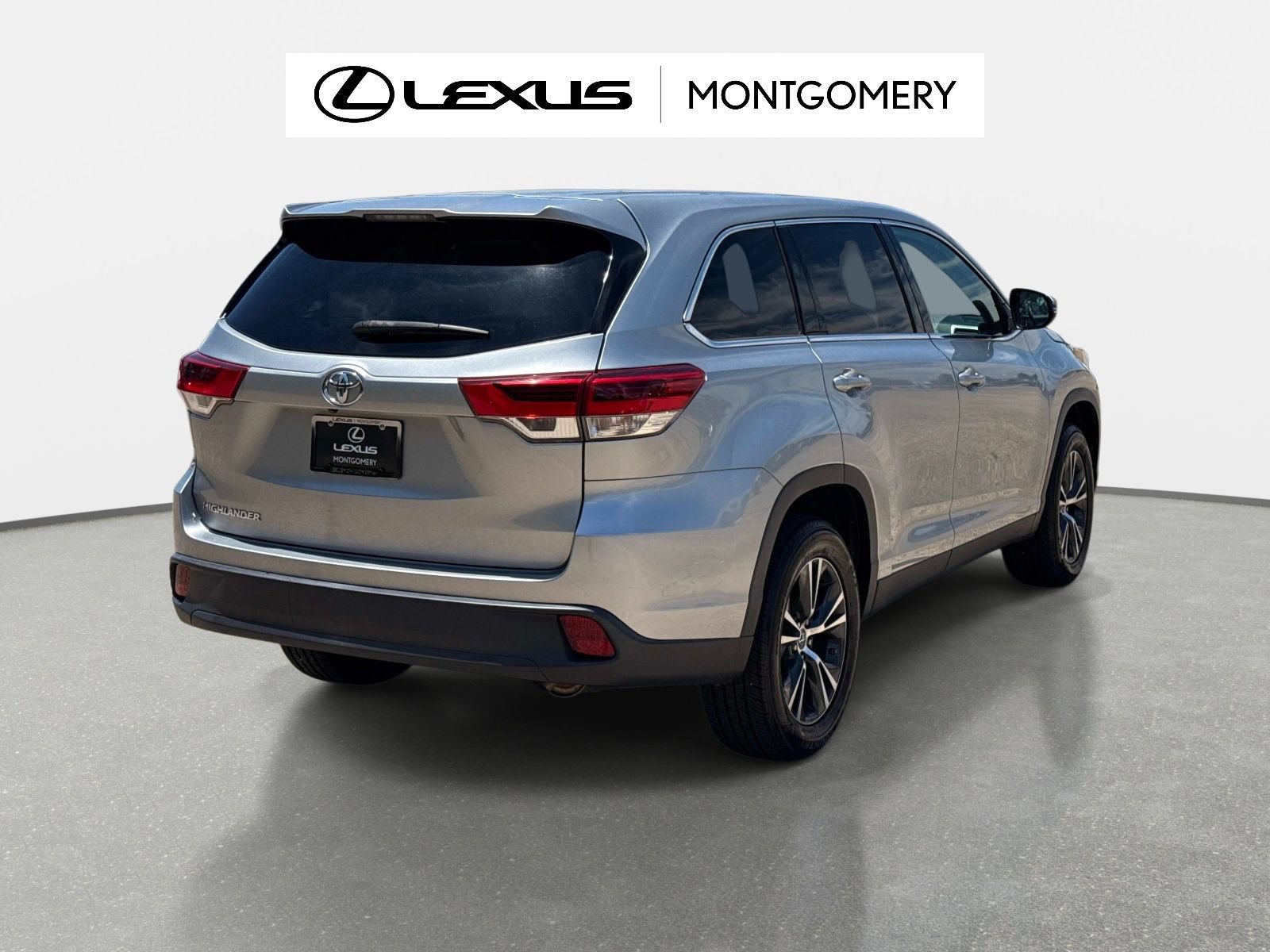 Used 2019 Toyota Highlander LE FWD image 3