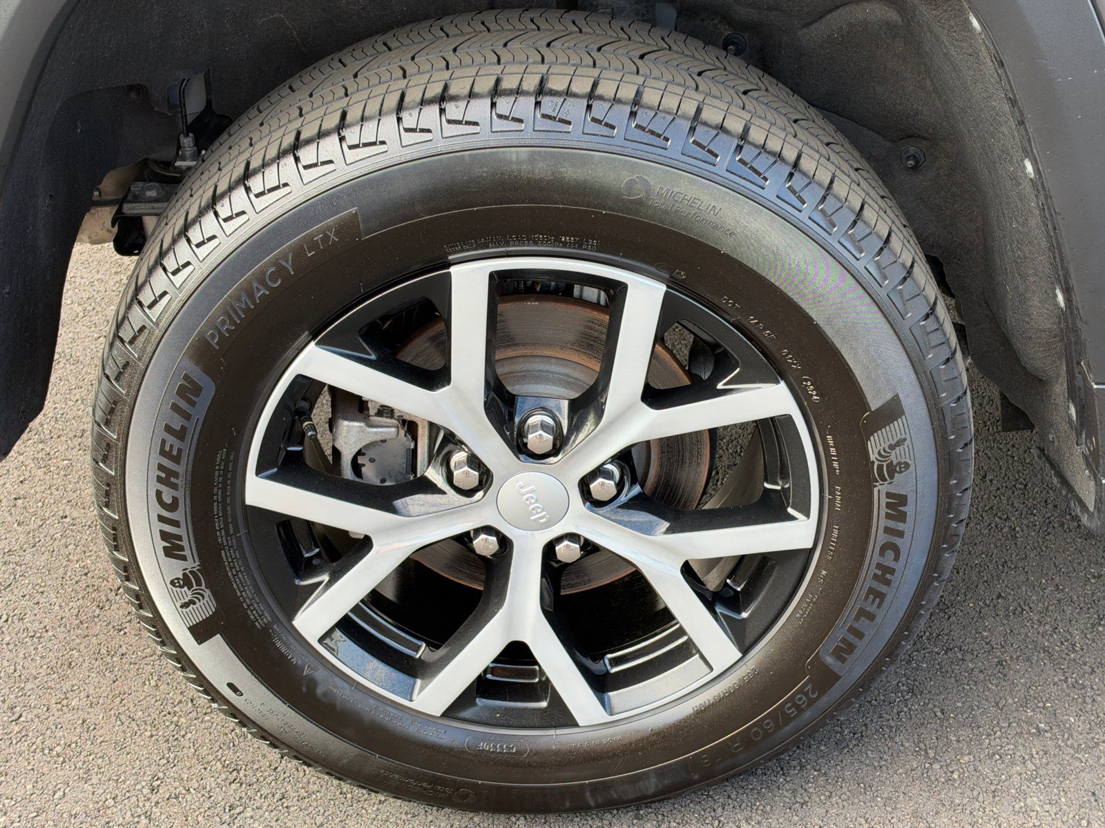 Used 2024 Jeep Grand Cherokee Limited RWD image 17