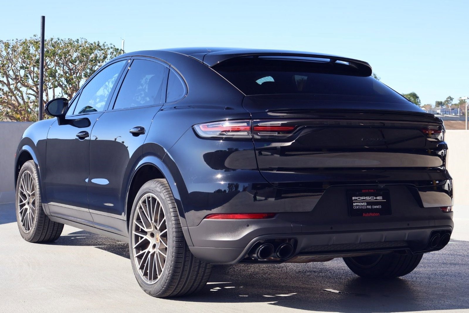 Certified 2023 Porsche Cayenne Platinum Edition image 3