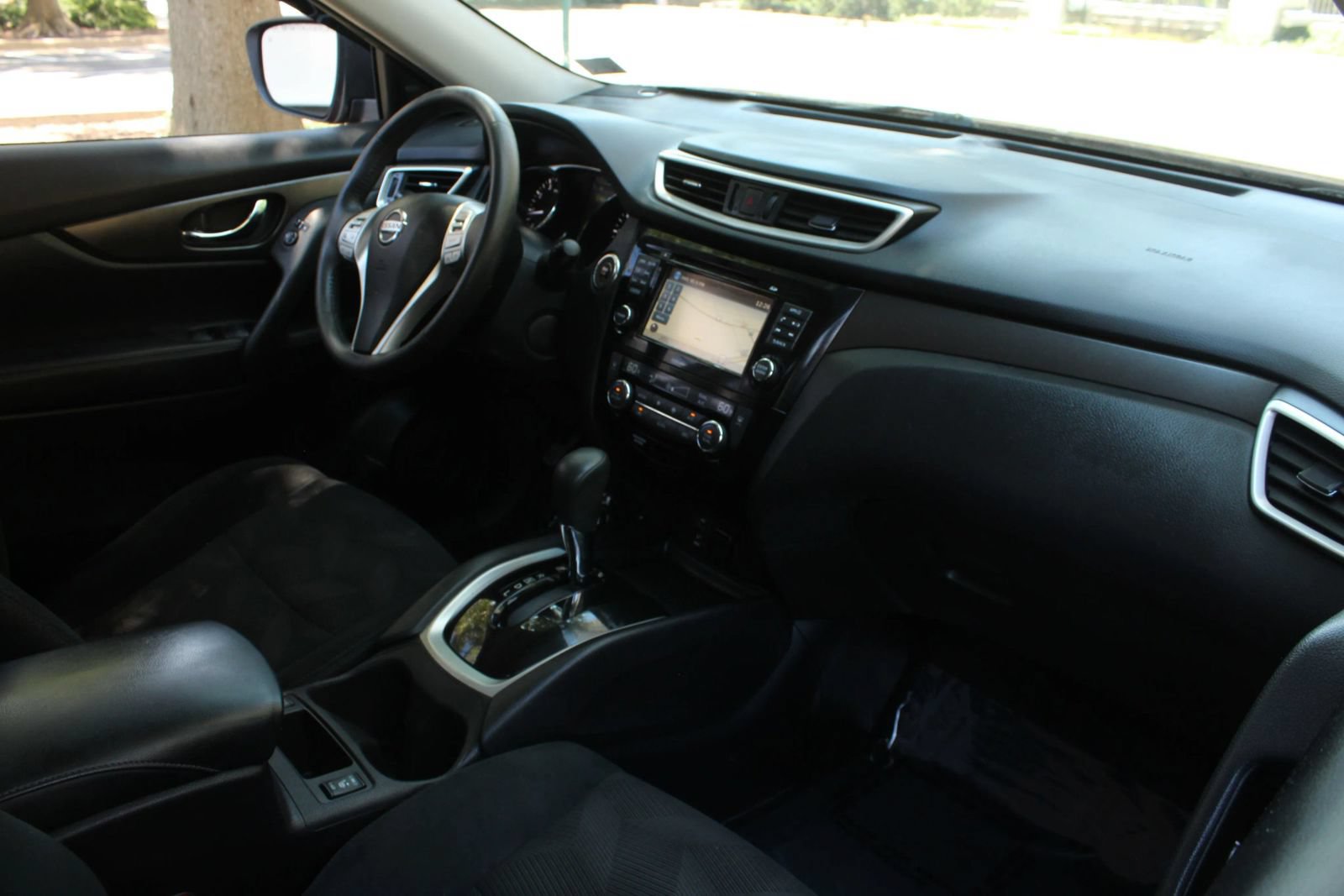 Used 2015 Nissan Rogue SV w/ SV Premium Package AWD/4WD image 25