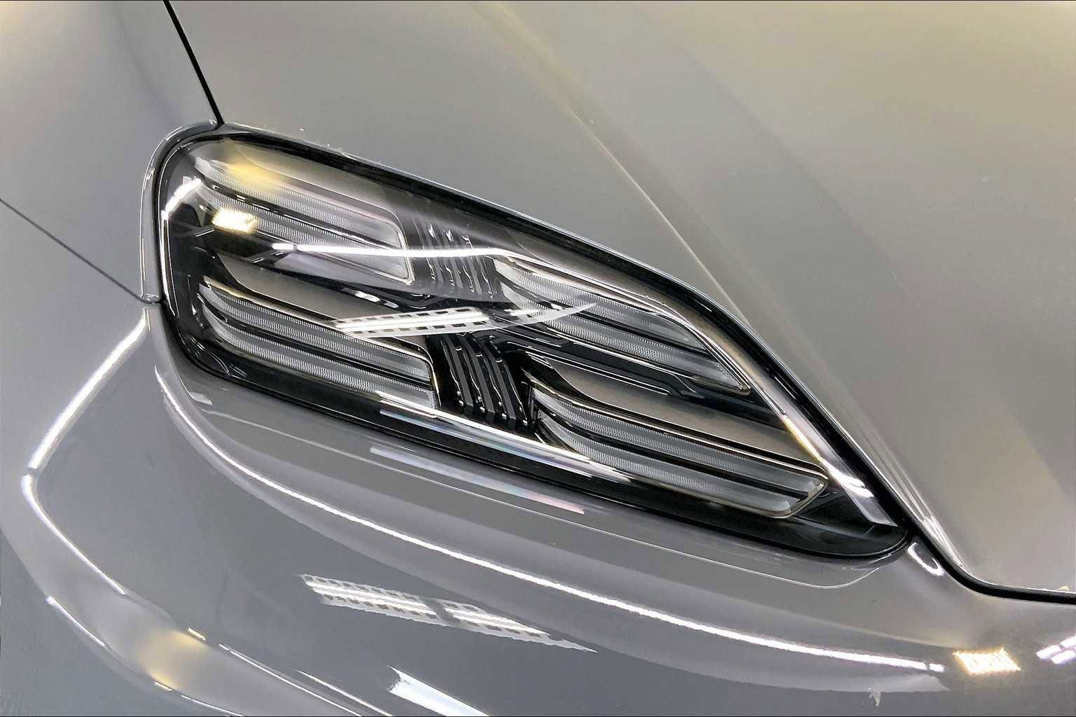 New 2025 Porsche Macan Turbo Electric image 12