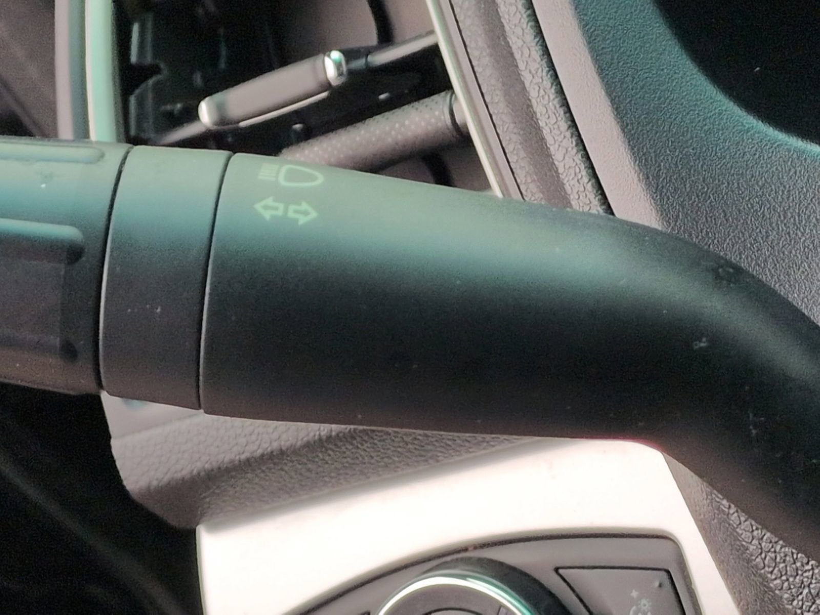 Used 2016 Ford Explorer XLT w/ Equipment Group 202A FWD image 32