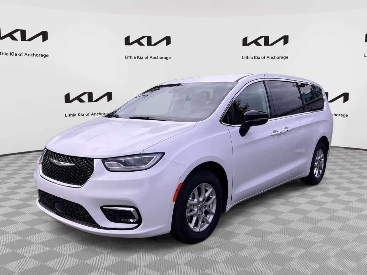 Used 2024 Chrysler Pacifica Touring-L