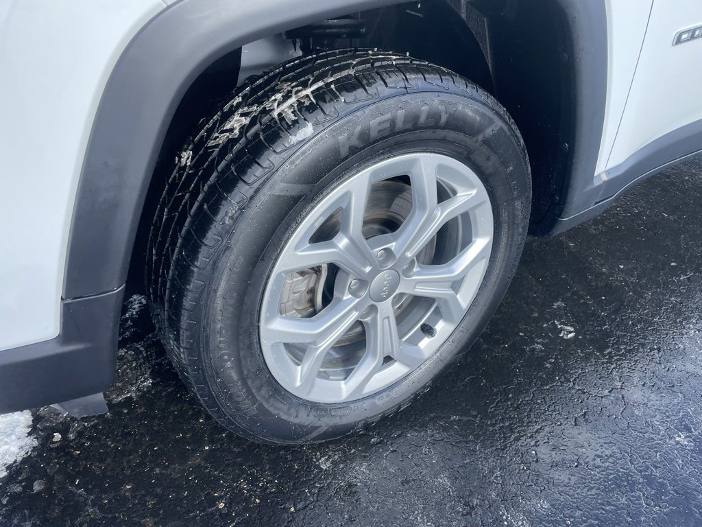 Used 2024 Jeep Compass Latitude image 3