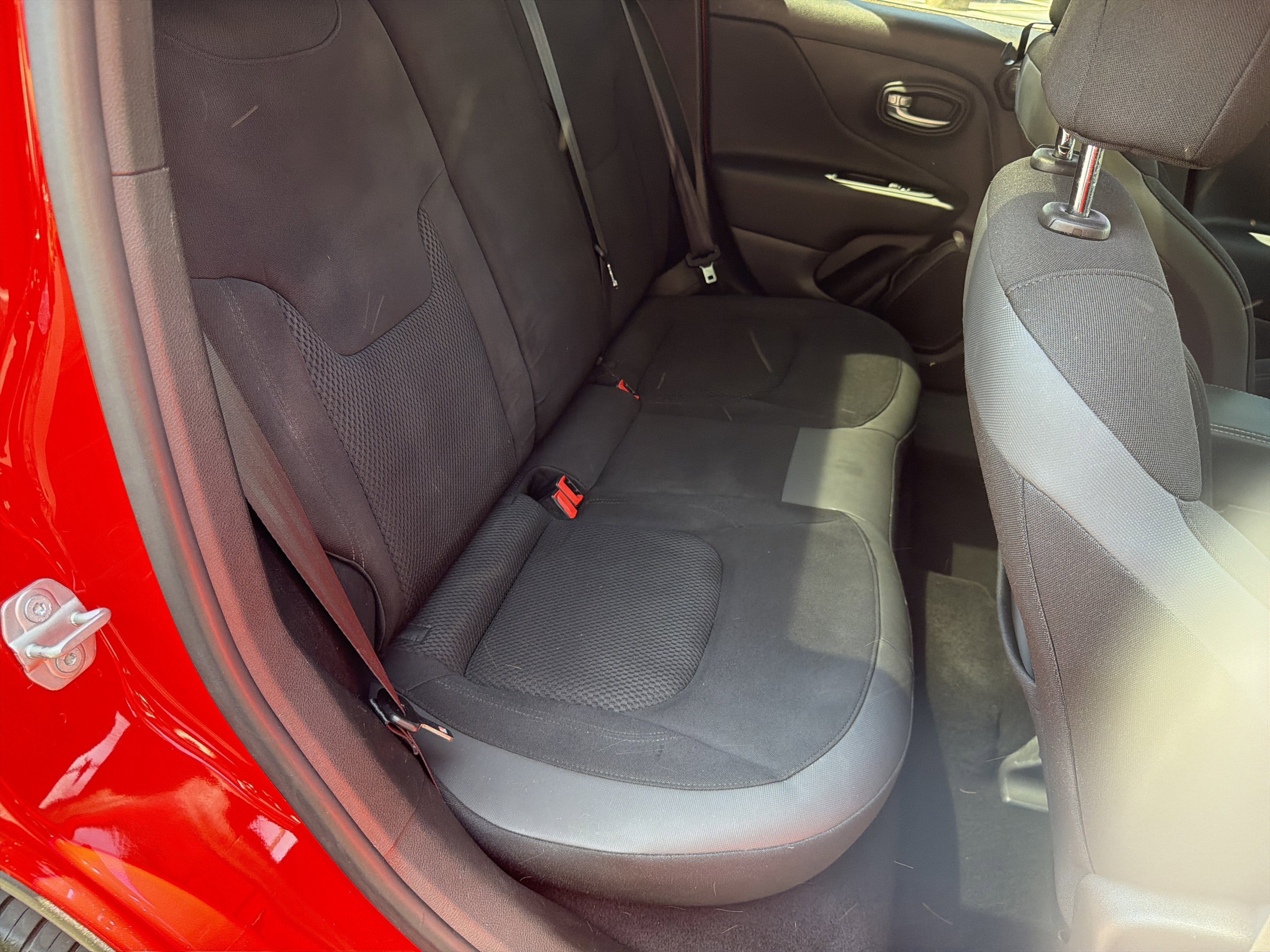 Used 2022 Jeep Renegade Altitude w/ Sun/Sound Group AWD/4WD image 18