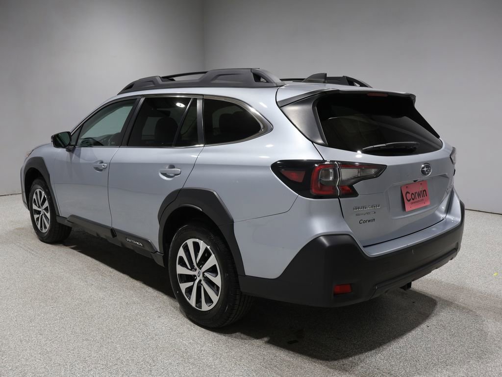 Used 2023 Subaru Outback Premium image 4
