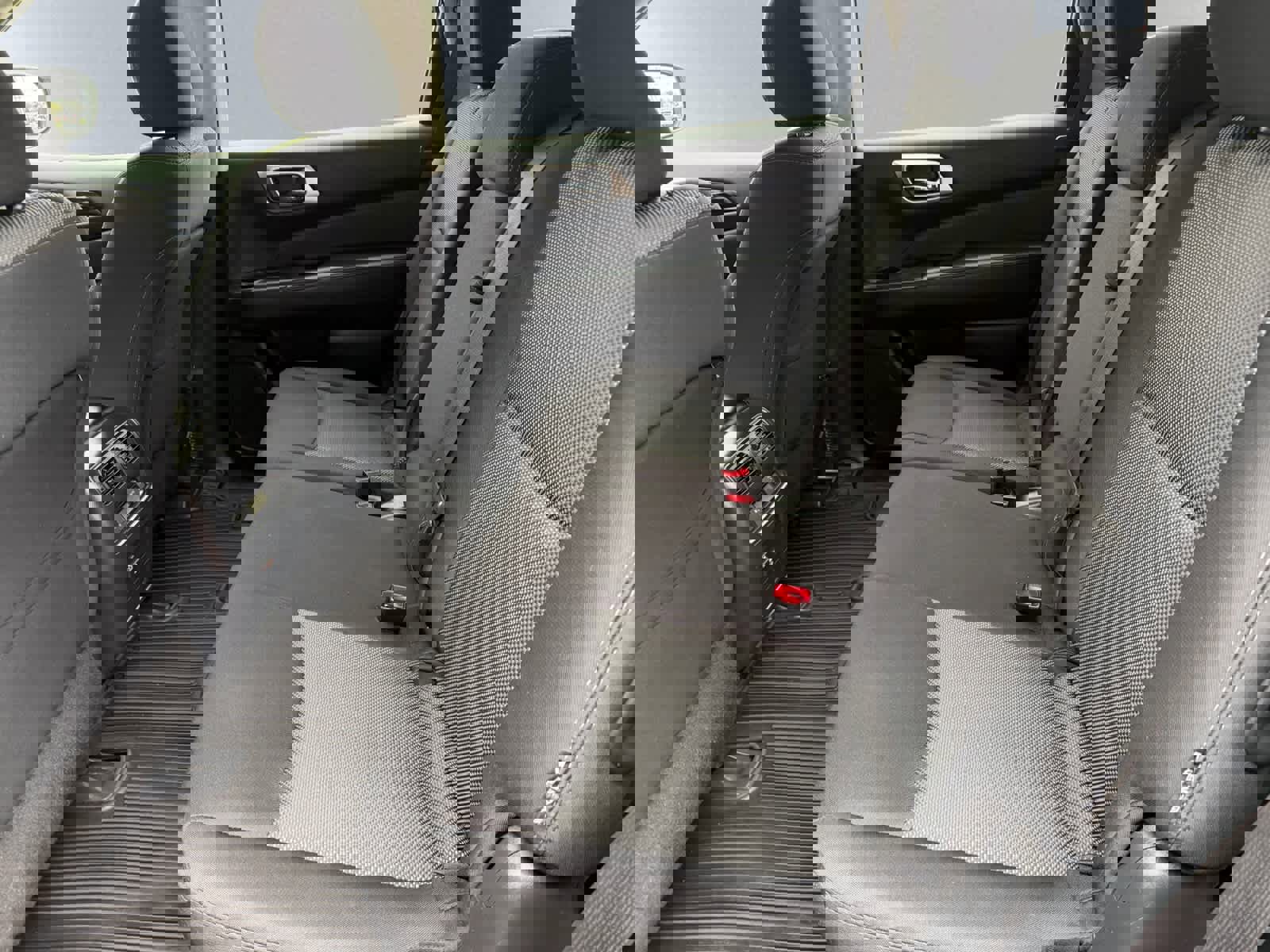 Used 2019 Nissan Pathfinder SV w/ SV Tech Package AWD/4WD image 18