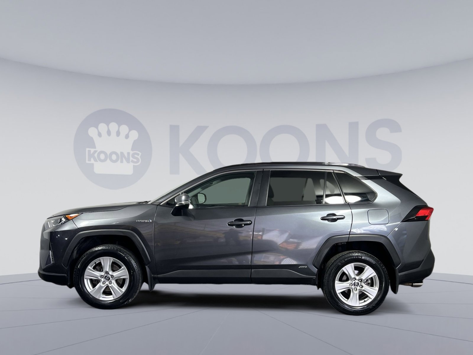 Used 2020 Toyota RAV4 XLE image 2