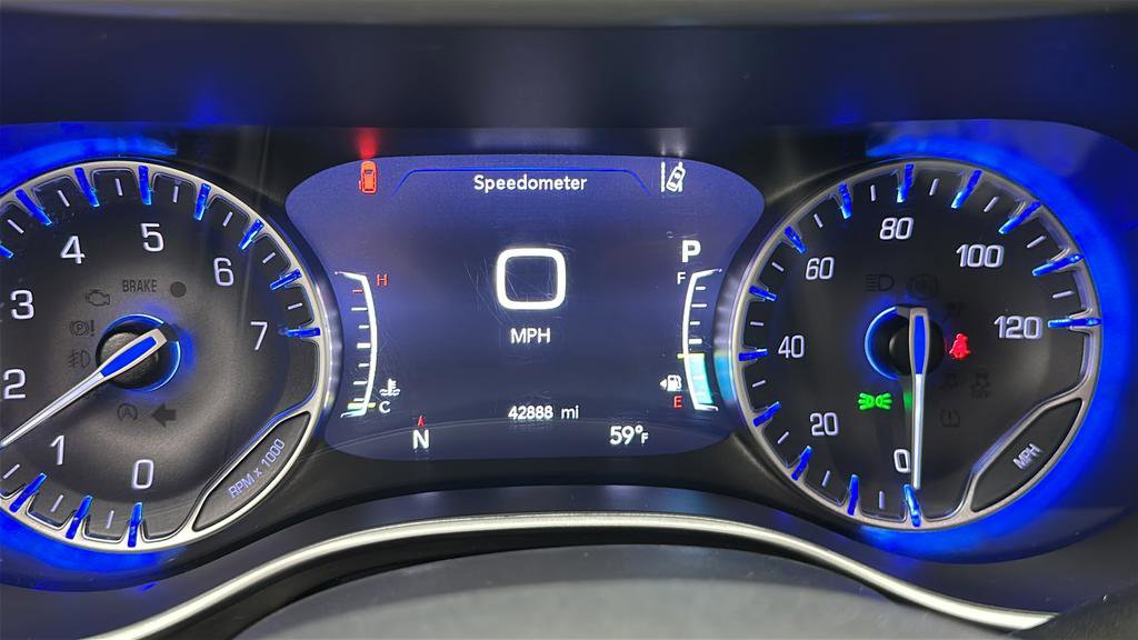 Used 2024 Chrysler Pacifica Touring-L FWD image 19