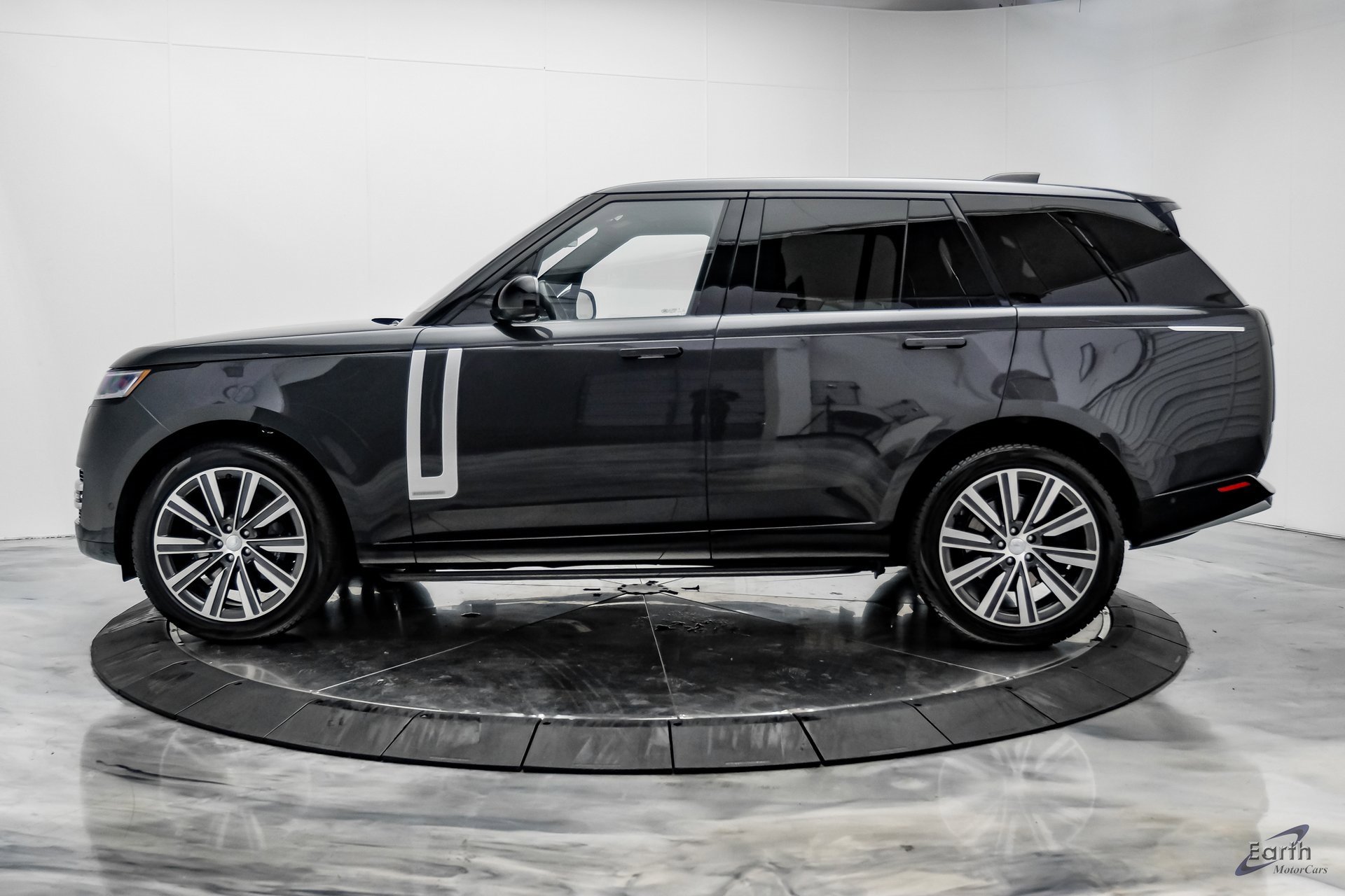Used 2023 Land Rover Range Rover Autobiography image 5