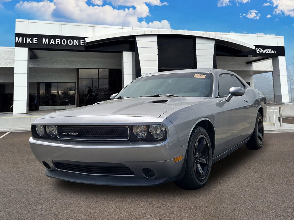 Used 2014 Dodge Challenger SXT RWD image 1