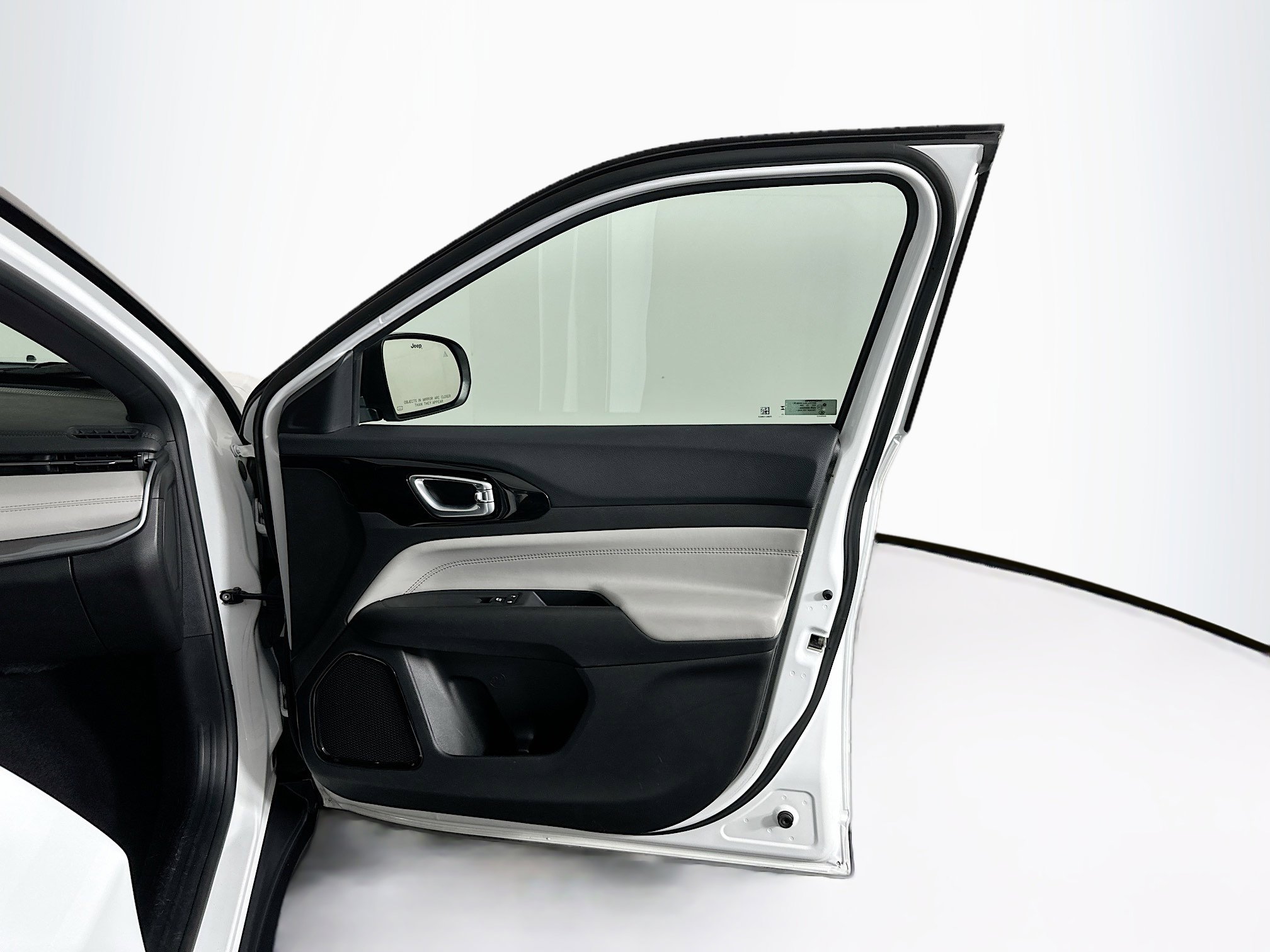 Used 2025 Jeep Compass Limited image 31