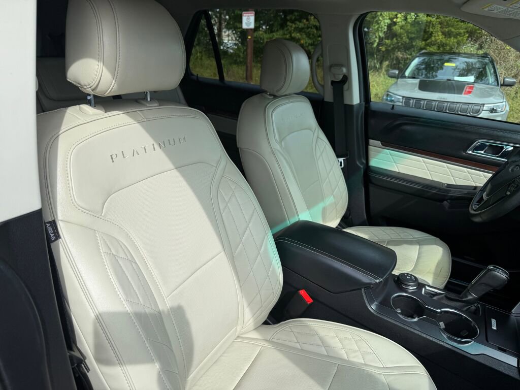 Used 2017 Ford Explorer Platinum image 34