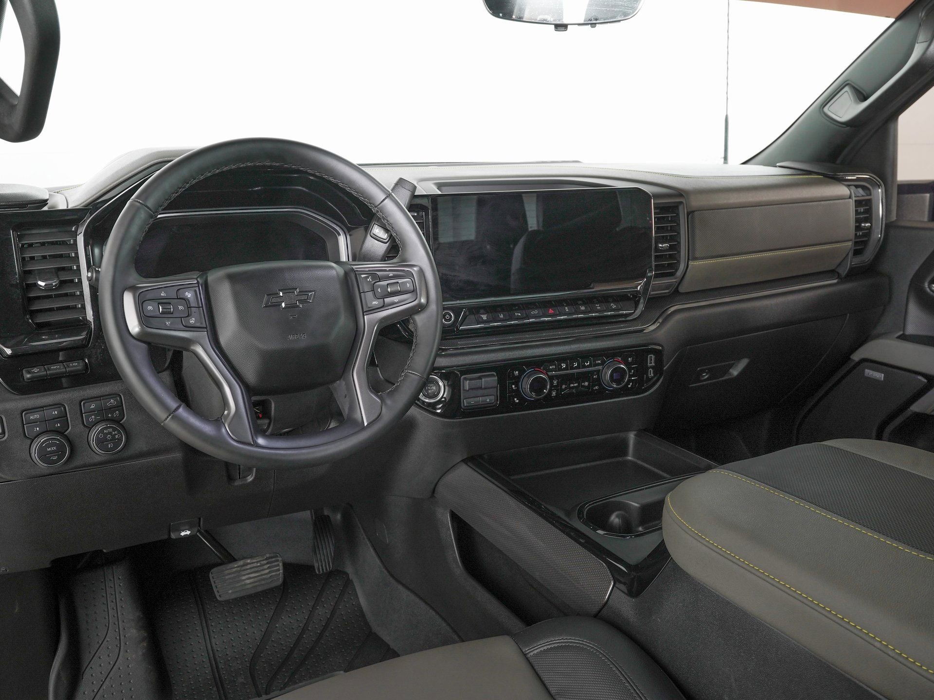 Used 2025 Chevrolet Silverado 2500 ZR2 w/ Technology Package image 16