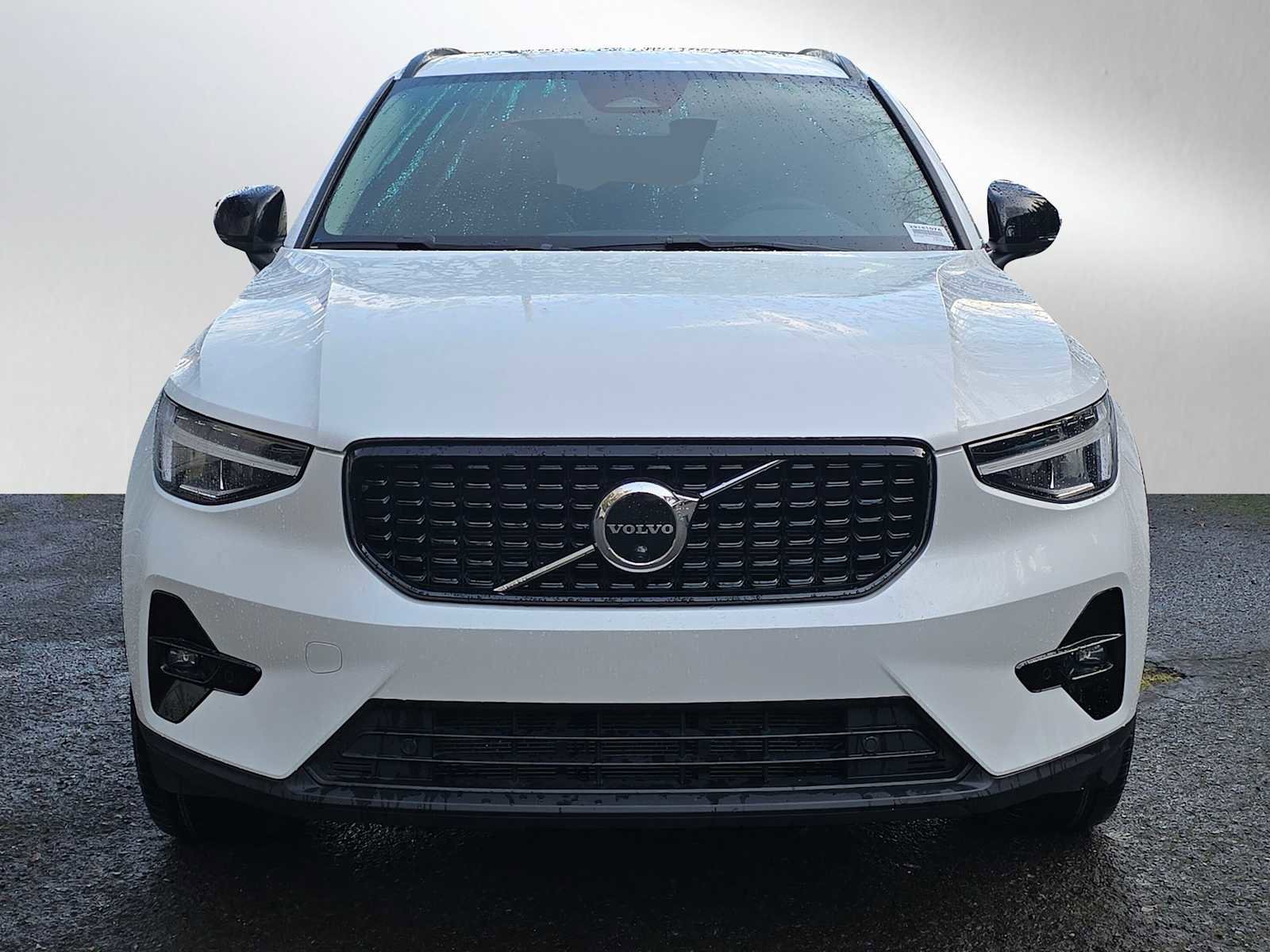 Used 2023 Volvo XC40 B5 Plus w/ Driver Assist Package image 7