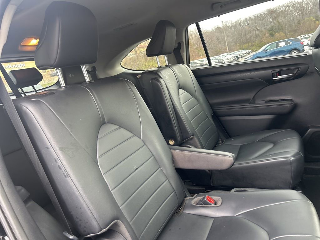 Used 2020 Toyota Highlander XLE image 36