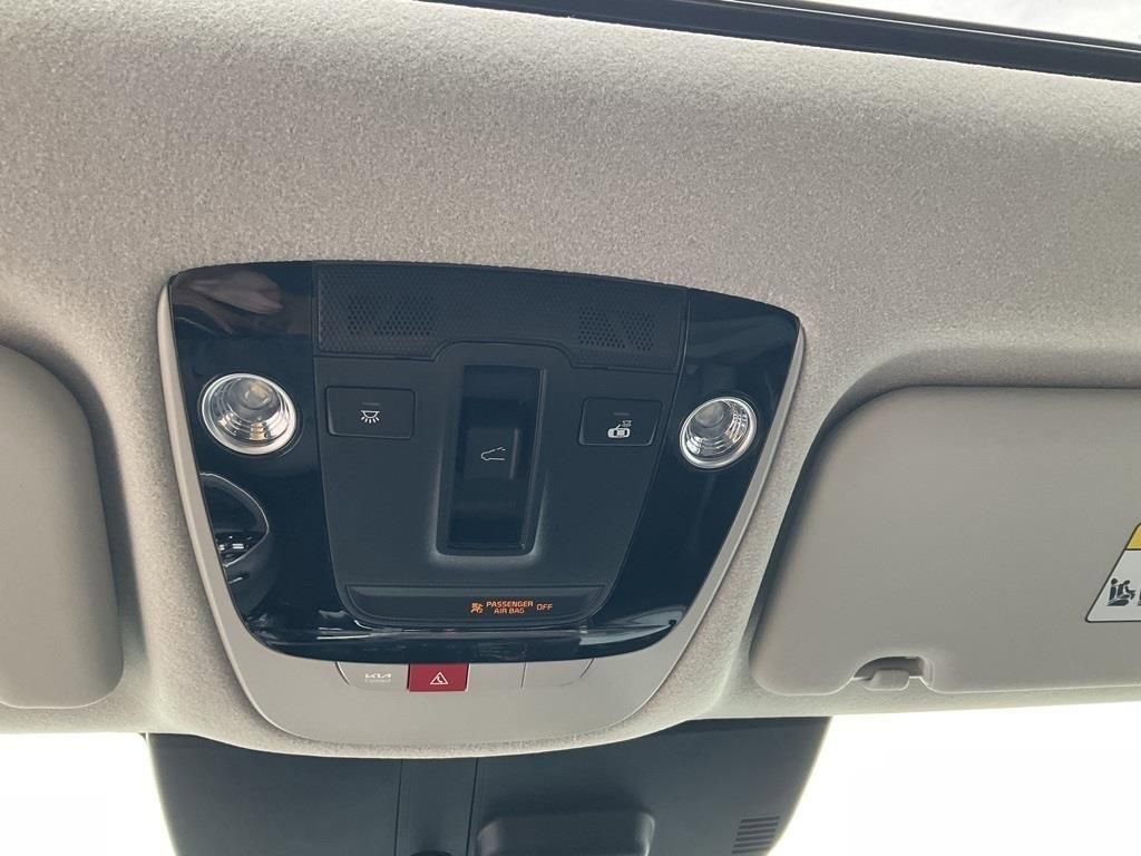 Certified 2025 Kia Niro EX Touring image 22