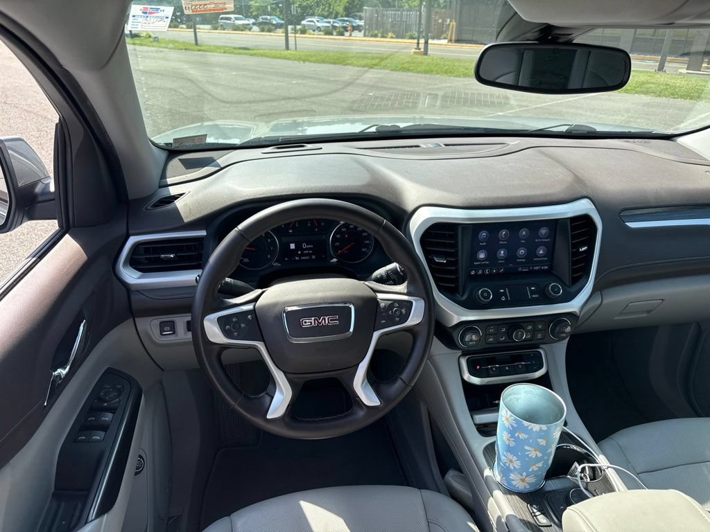 Used 2023 GMC Acadia SLT AWD/4WD image 3