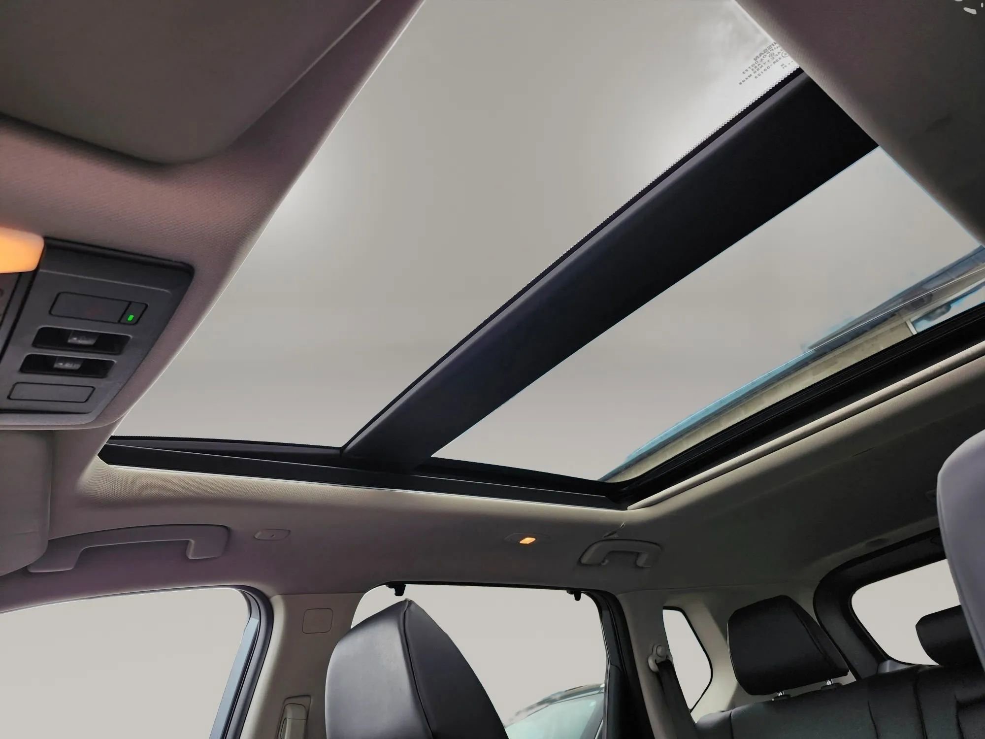 Used 2022 Nissan Rogue SV w/ SV Premium Package image 24