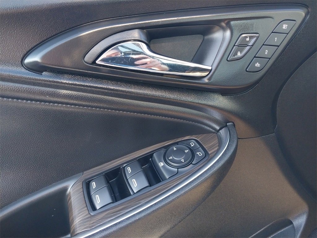 Used 2020 Chevrolet Malibu Premier image 20