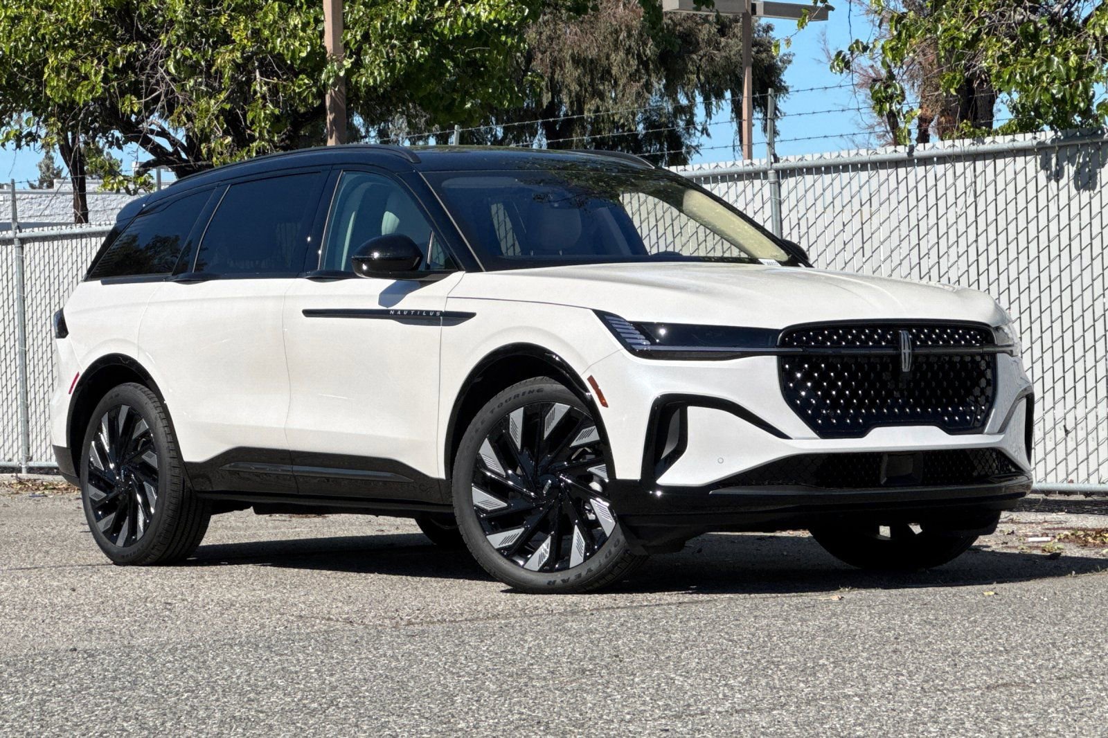 New 2026 Lincoln Nautilus Reserve image 2