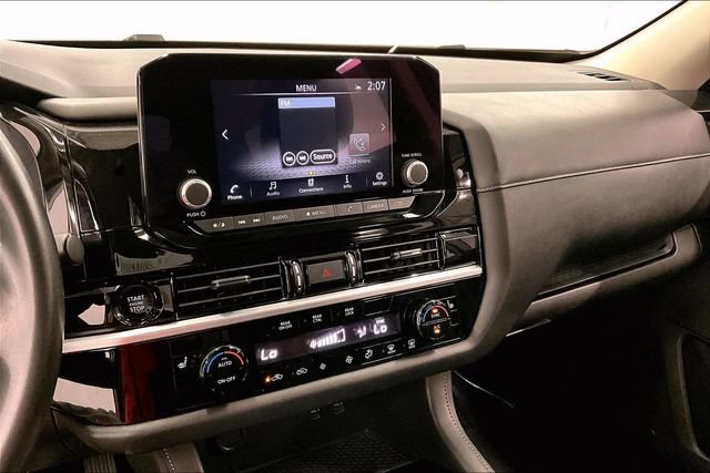 Used 2025 Nissan Pathfinder SV FWD image 29