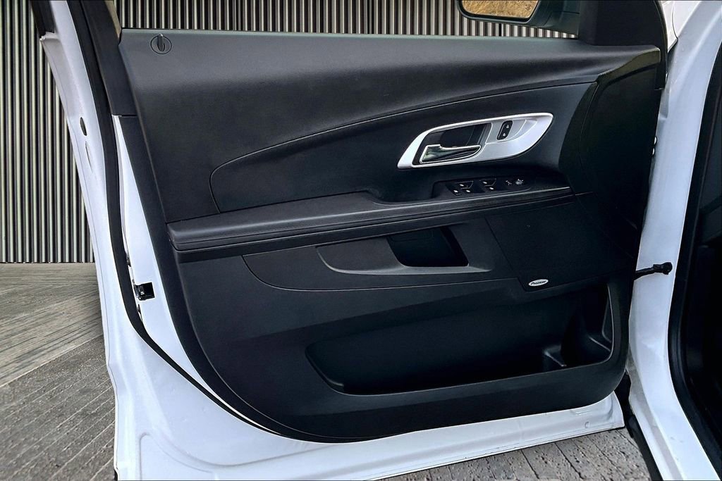 Used 2017 Chevrolet Equinox Premier w/ Enhanced Convenience Package image 24