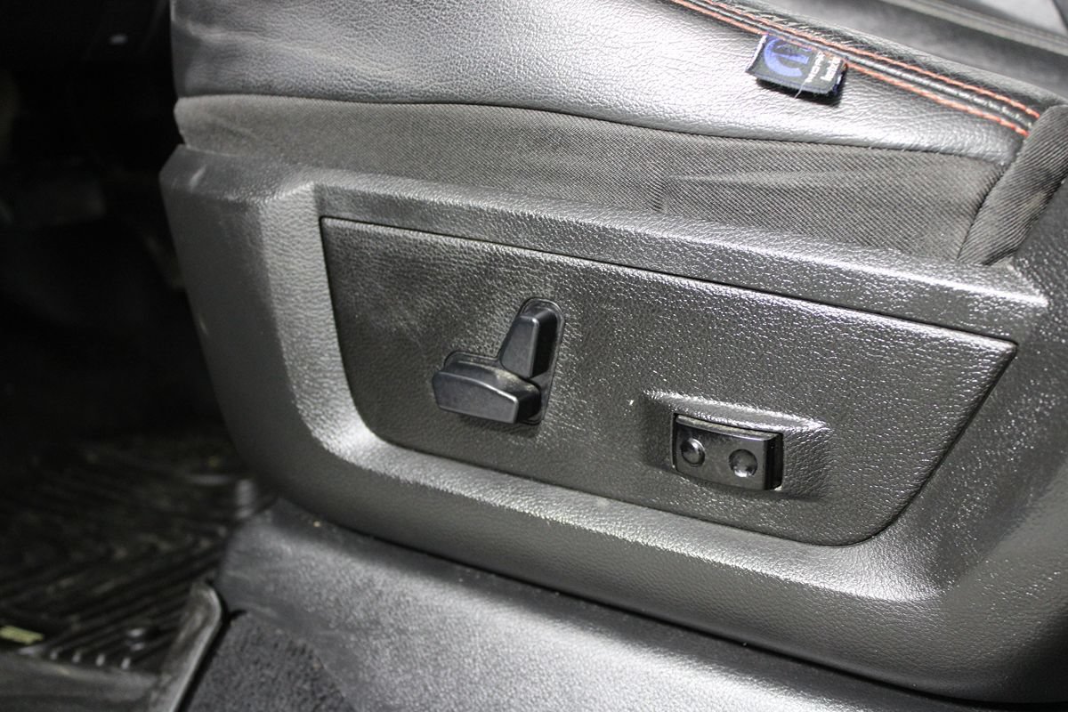Used 2019 RAM 2500 Big Horn w/ Black Appearance Package RWD image 8