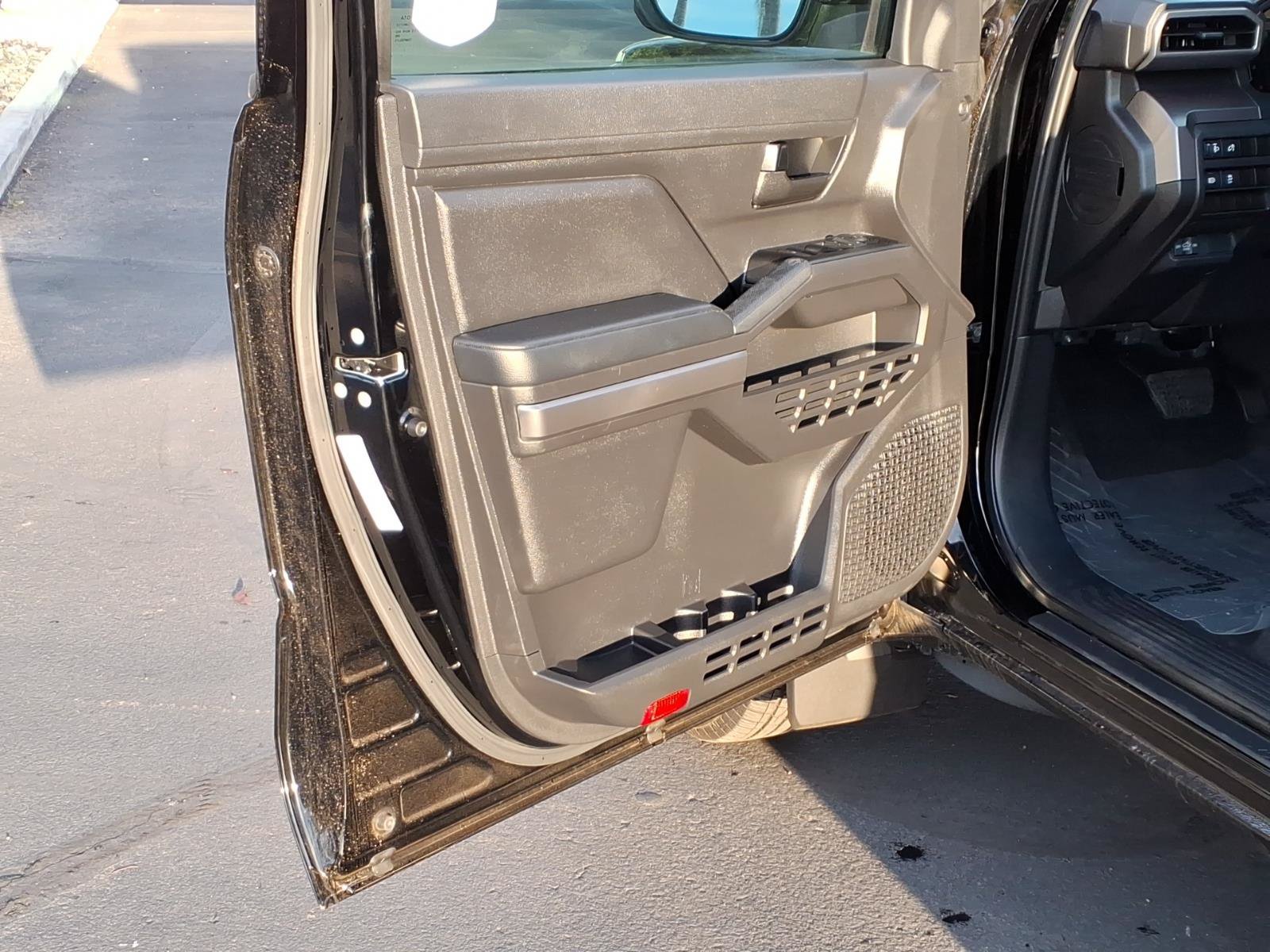 Certified 2025 Toyota Tacoma SR5 AWD/4WD image 12