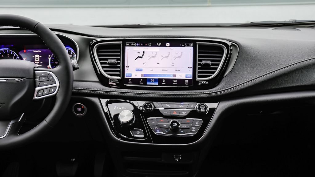 New 2027 Chrysler Pacifica Select FWD image 16