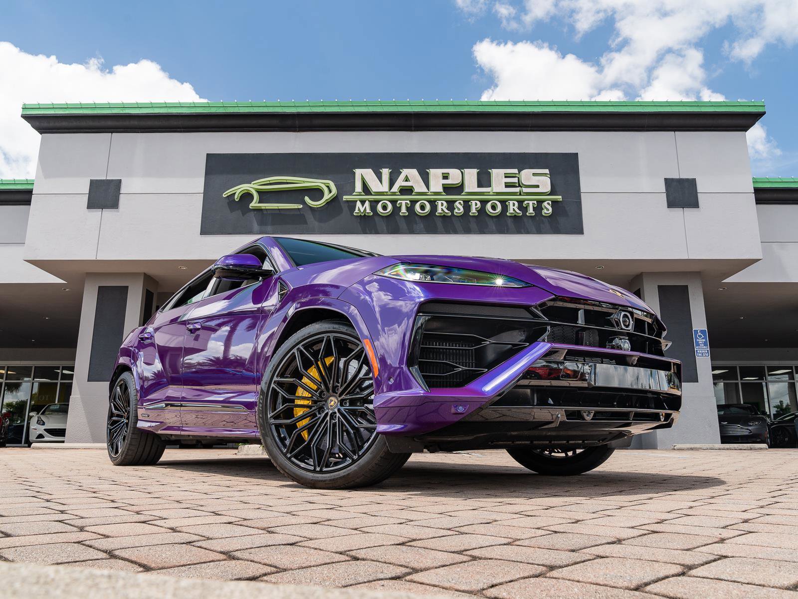 Used 2025 Lamborghini Urus SE image 5