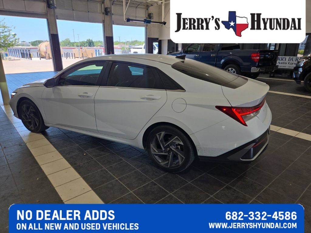 Used 2025 Hyundai Elantra Limited FWD image 6