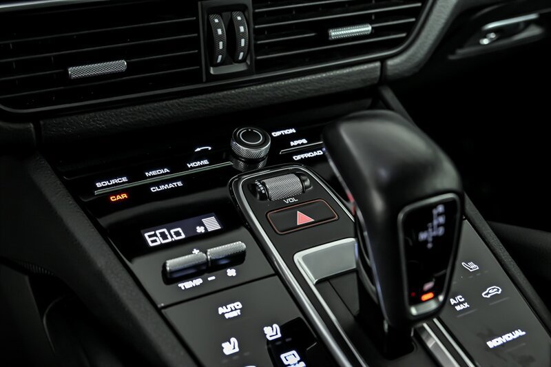 Used 2020 Porsche Cayenne AWD/4WD image 29