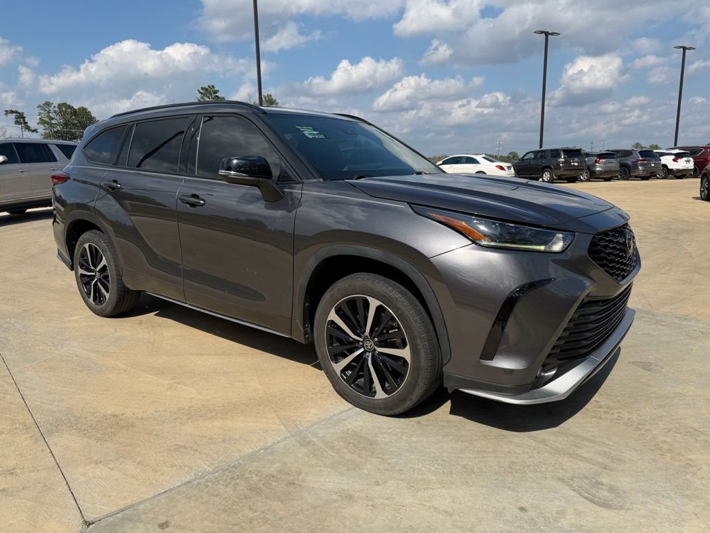 Used 2022 Toyota Highlander XSE image 7