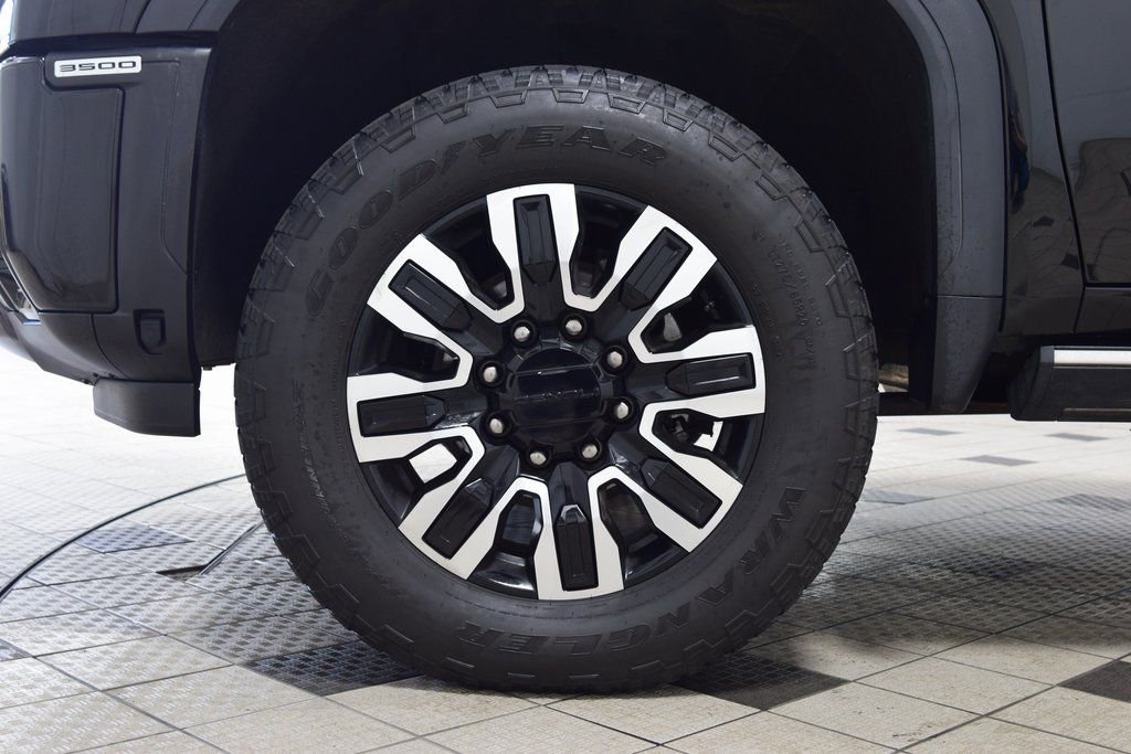 Used 2024 GMC Sierra 3500 Denali Ultimate image 32