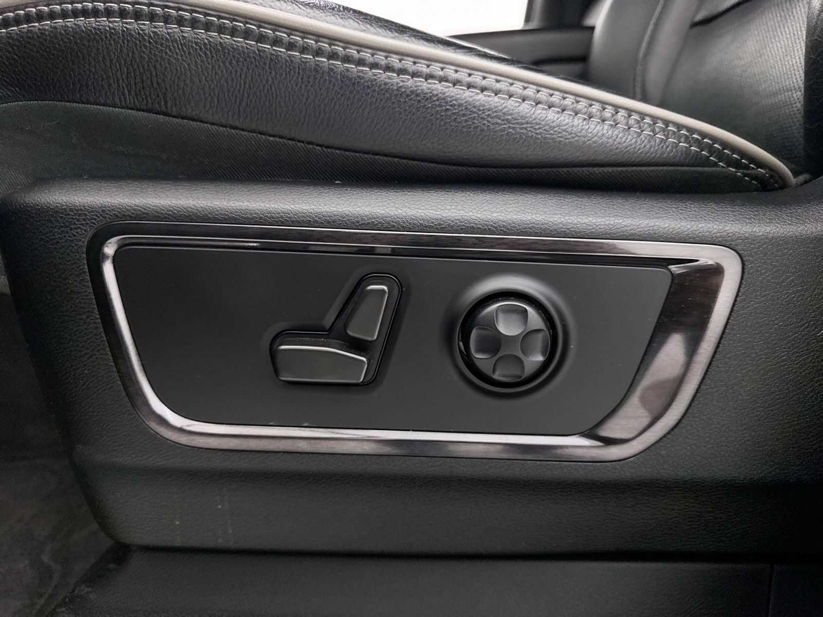 Used 2022 RAM 1500 Limited w/ Body Color Bumper Group AWD/4WD image 25